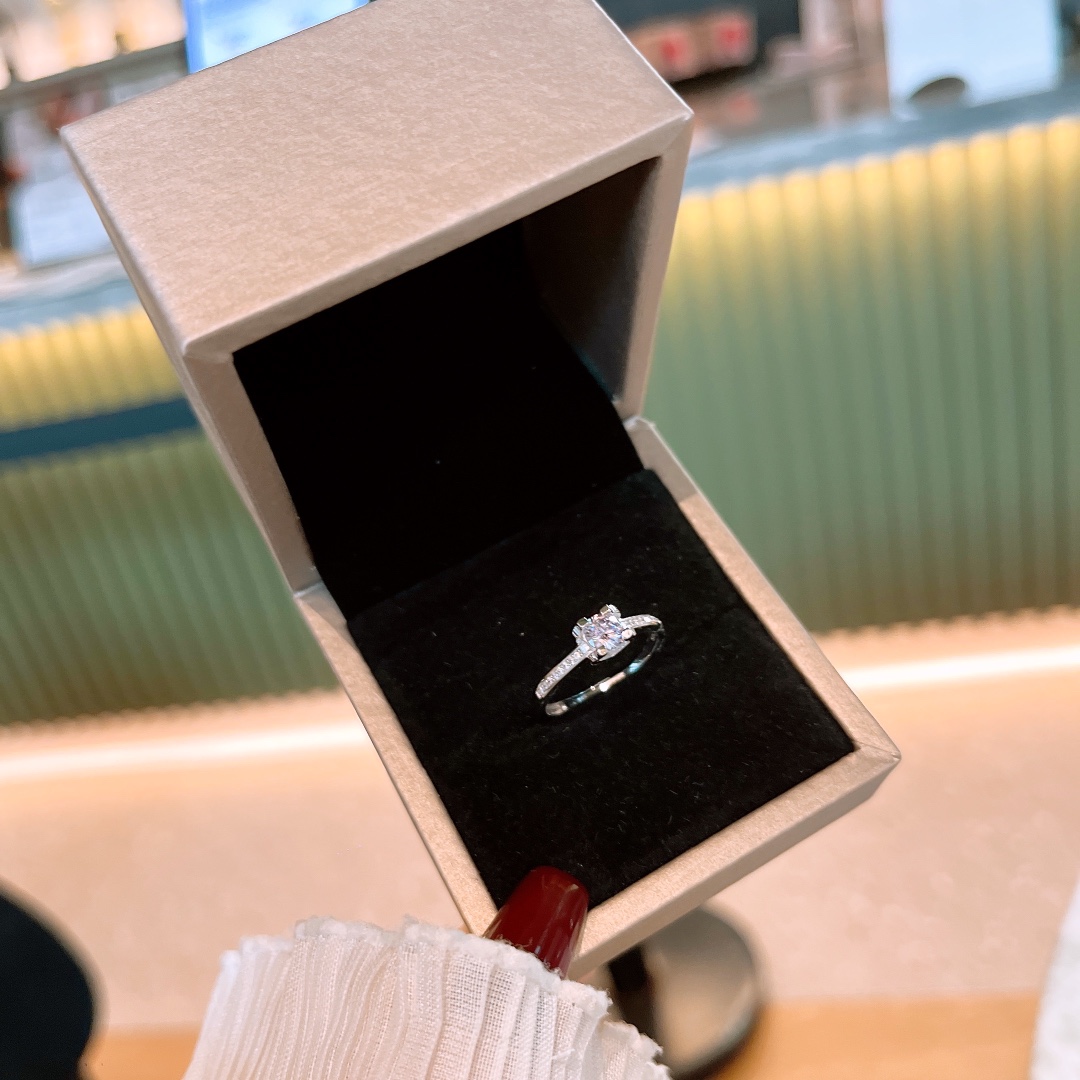 レトロファインシルバーモアッサナイトリングゴールド 通勤