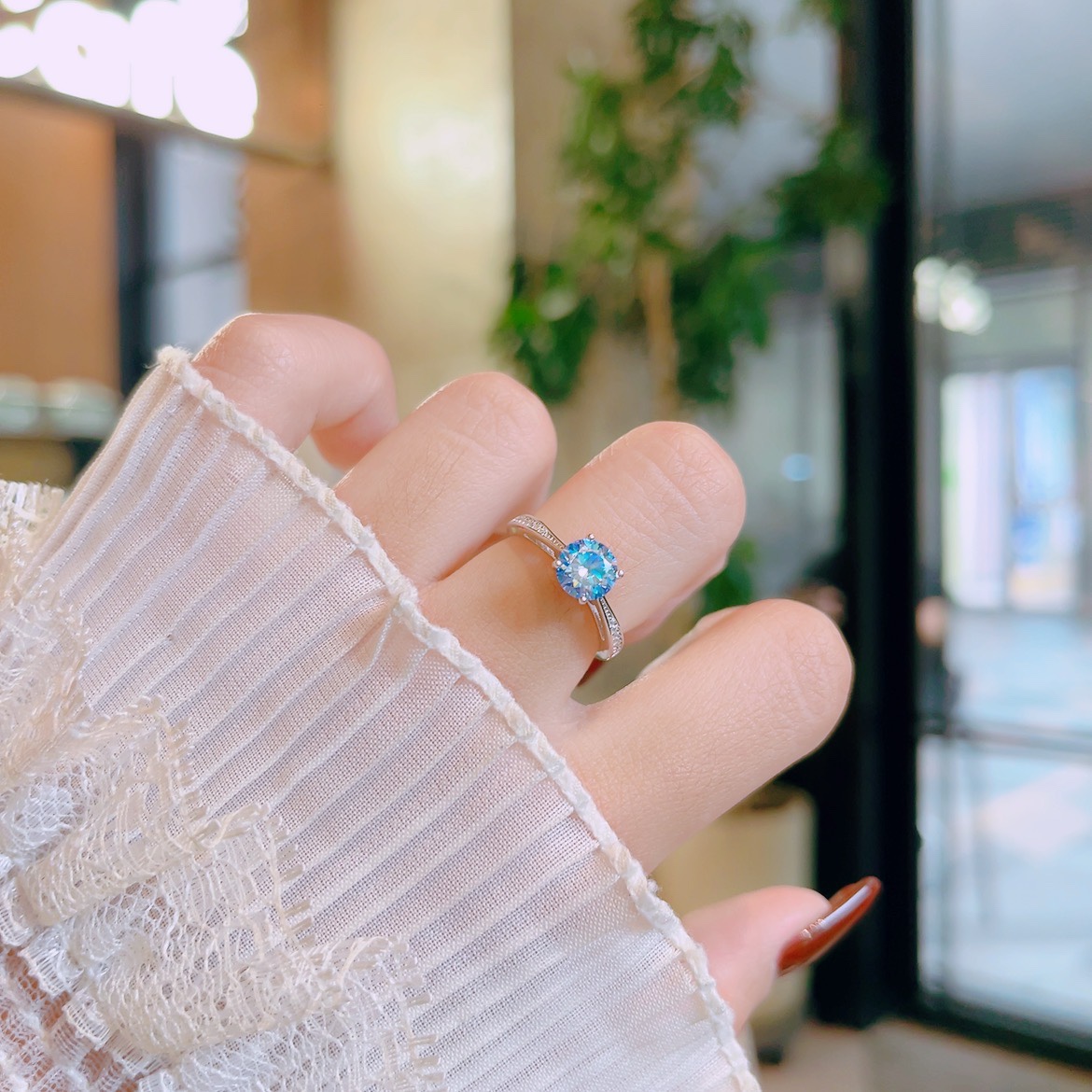 Hochglanzpoliertes Silber Moissanit Ring Leichter Luxus Jahrestag