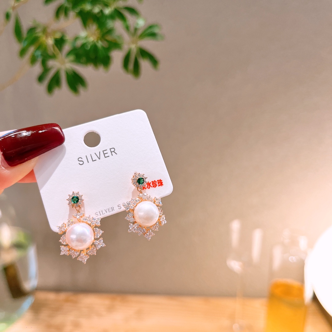 S925 Sterling Silver Freshwater Pearl Studs Ins Style Spring Festival