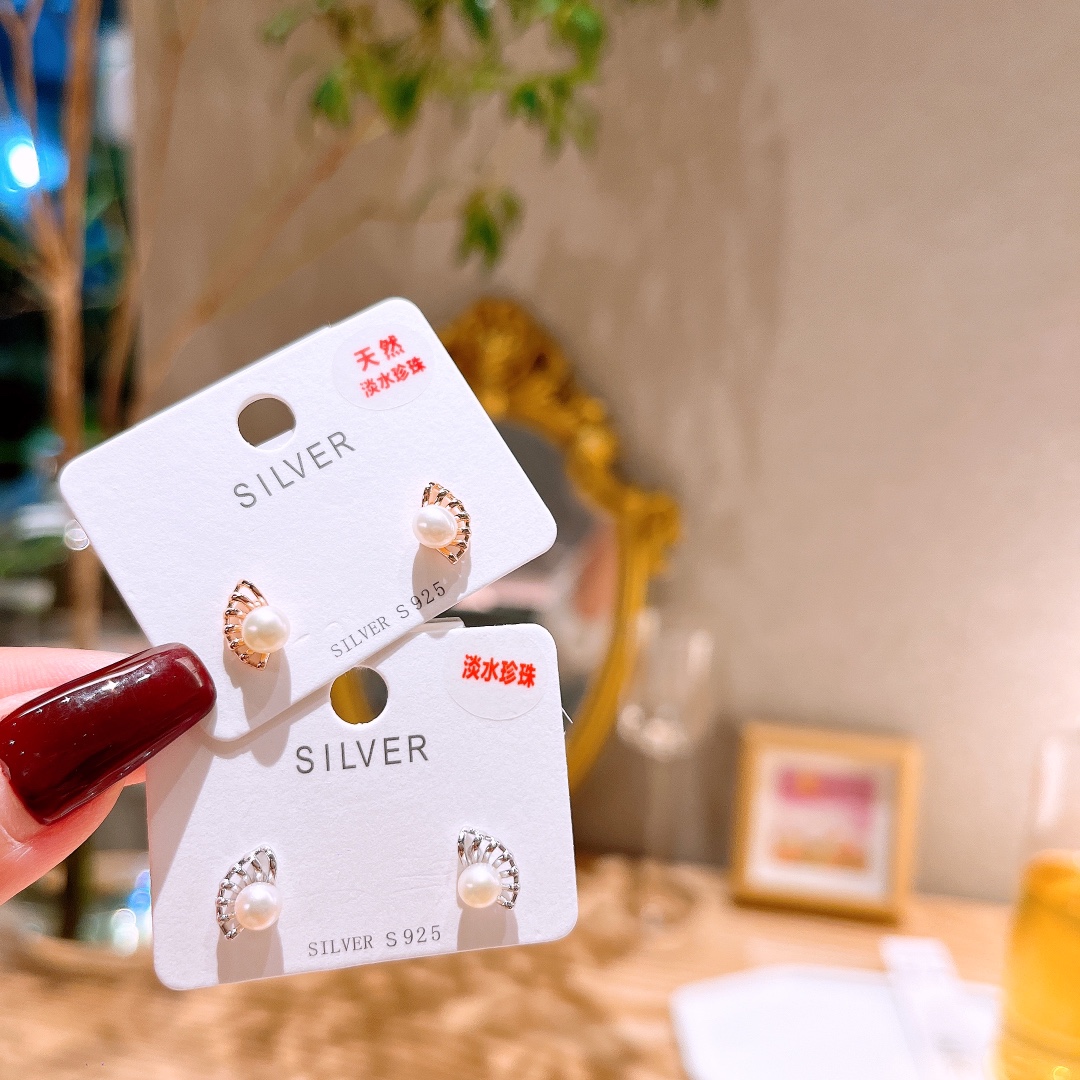 High Polish Silver Freshwater Pearl Studs Girly Housewarming Silver