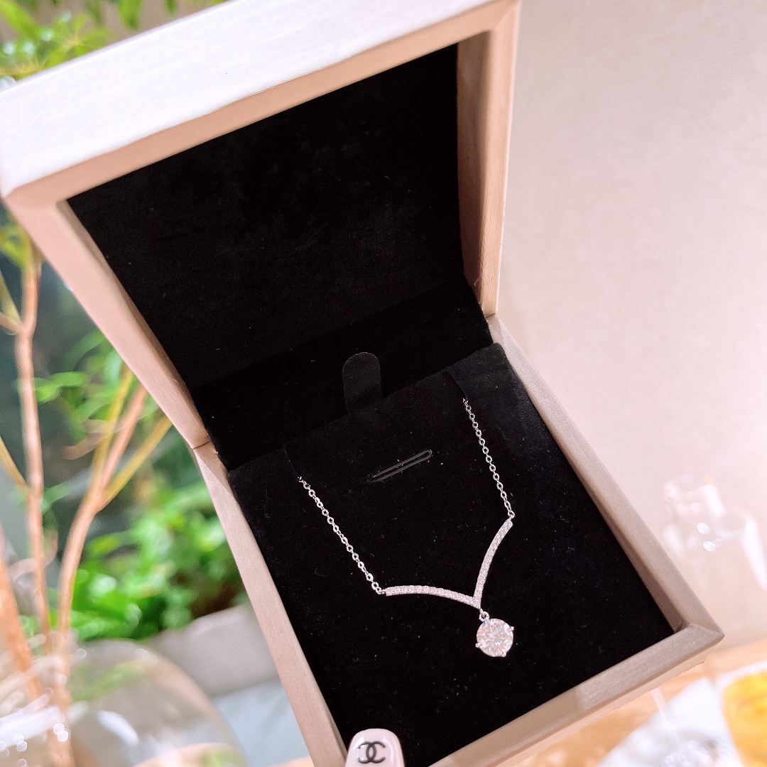 甘辛ファインシルバーモアッサナイトネックレスゴールド 自分へのご褒美