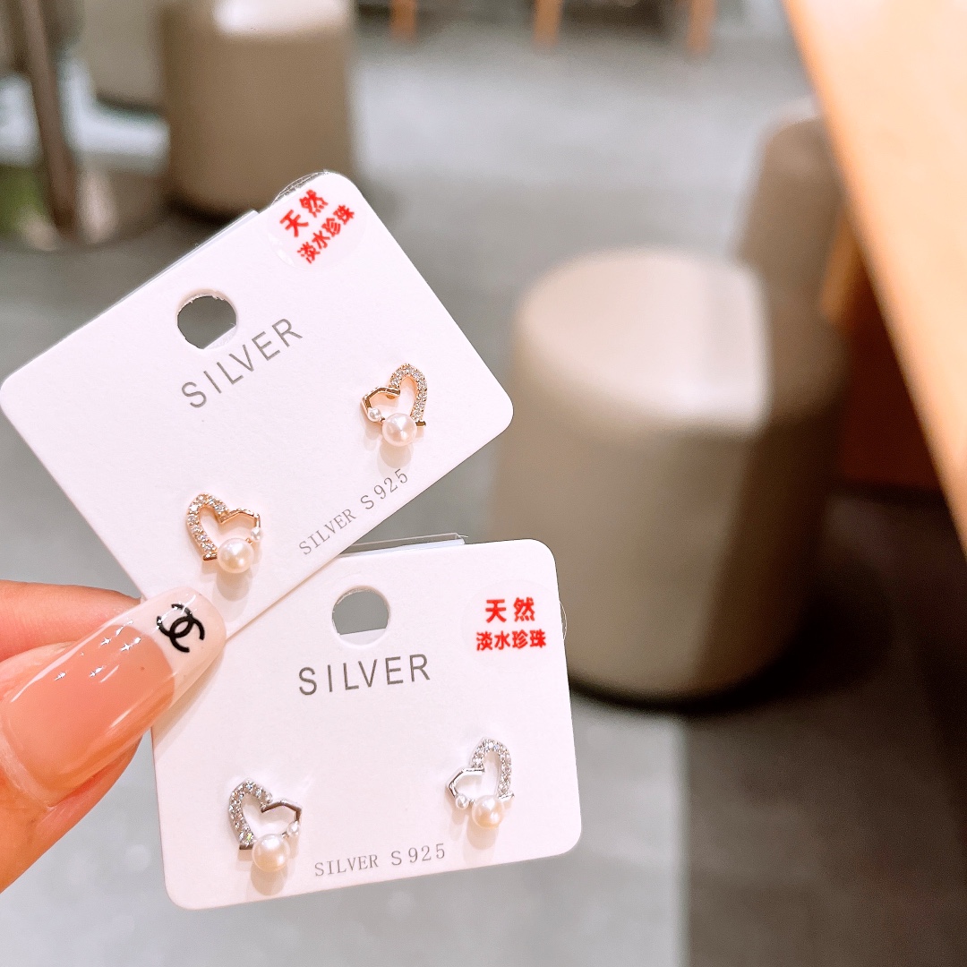 Hypoallergenic Silver Freshwater Pearl Studs Gentle Party Silver