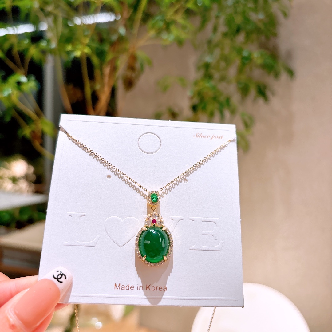 Solid Silver Green Chalcedony Necklace Artistic Graduation Silver