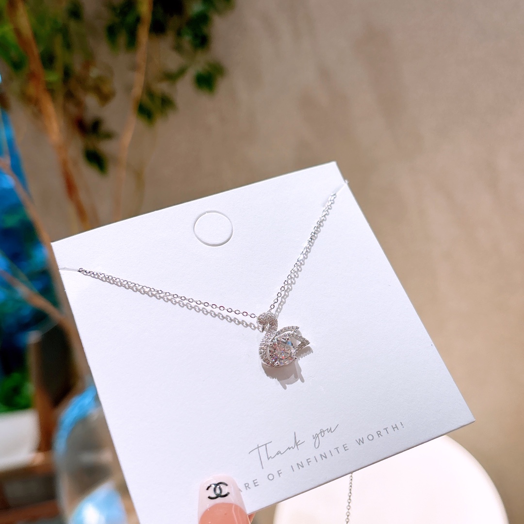 Low Allergy Silver Moissanite Necklace Sweet & Cool Christmas Silver