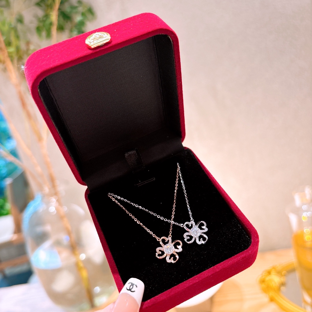 High Polish Silver Moissanite Necklace Gentle New Year Gold