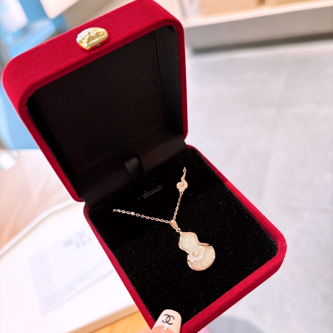 Hypoallergenic Silver Hetian Jade Necklace Gentle Self-love Silver