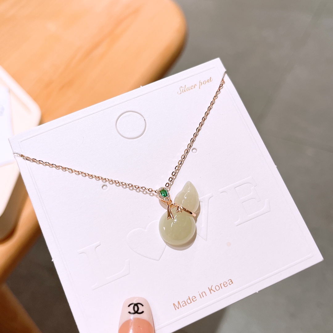 Nickel Free Silver Hetian Jade Necklace Light Luxury Party Gold