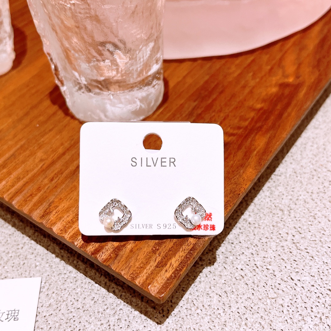 High Polish Silver Freshwater Pearl Studs Sweet & Cool Birthday Gold