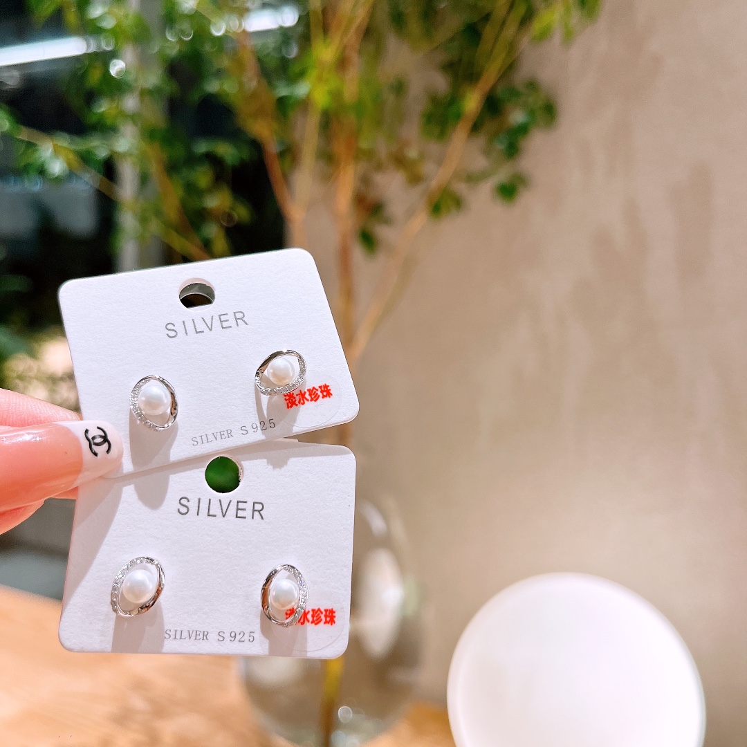 High Polish Silver Freshwater Pearl Studs Dainty New Year Gold