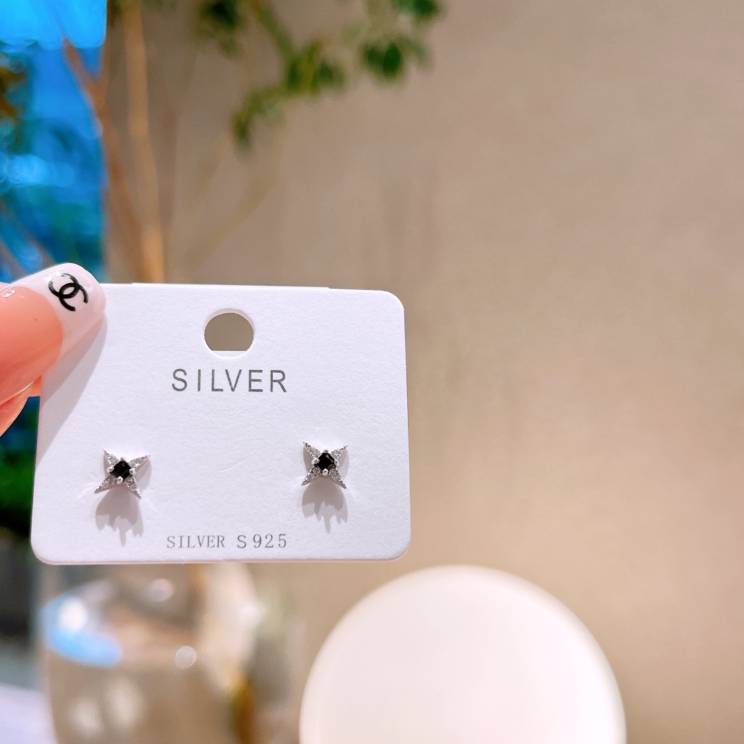 ガーリーアレルギー対応シルバーイヤリングシルバー 年次パーティー