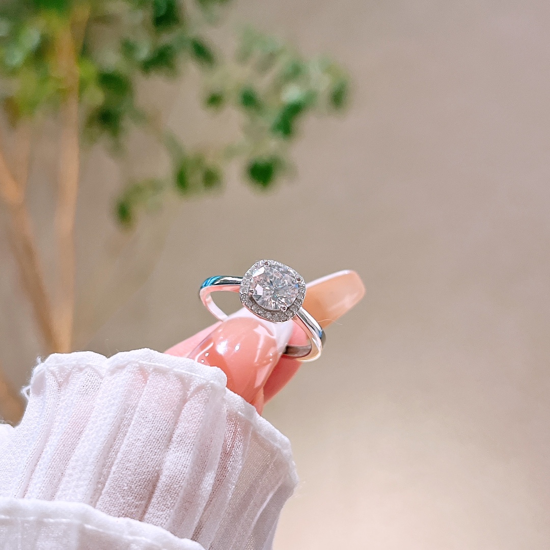 Low Allergy Silver Moissanite Ring Premium Travel Silver