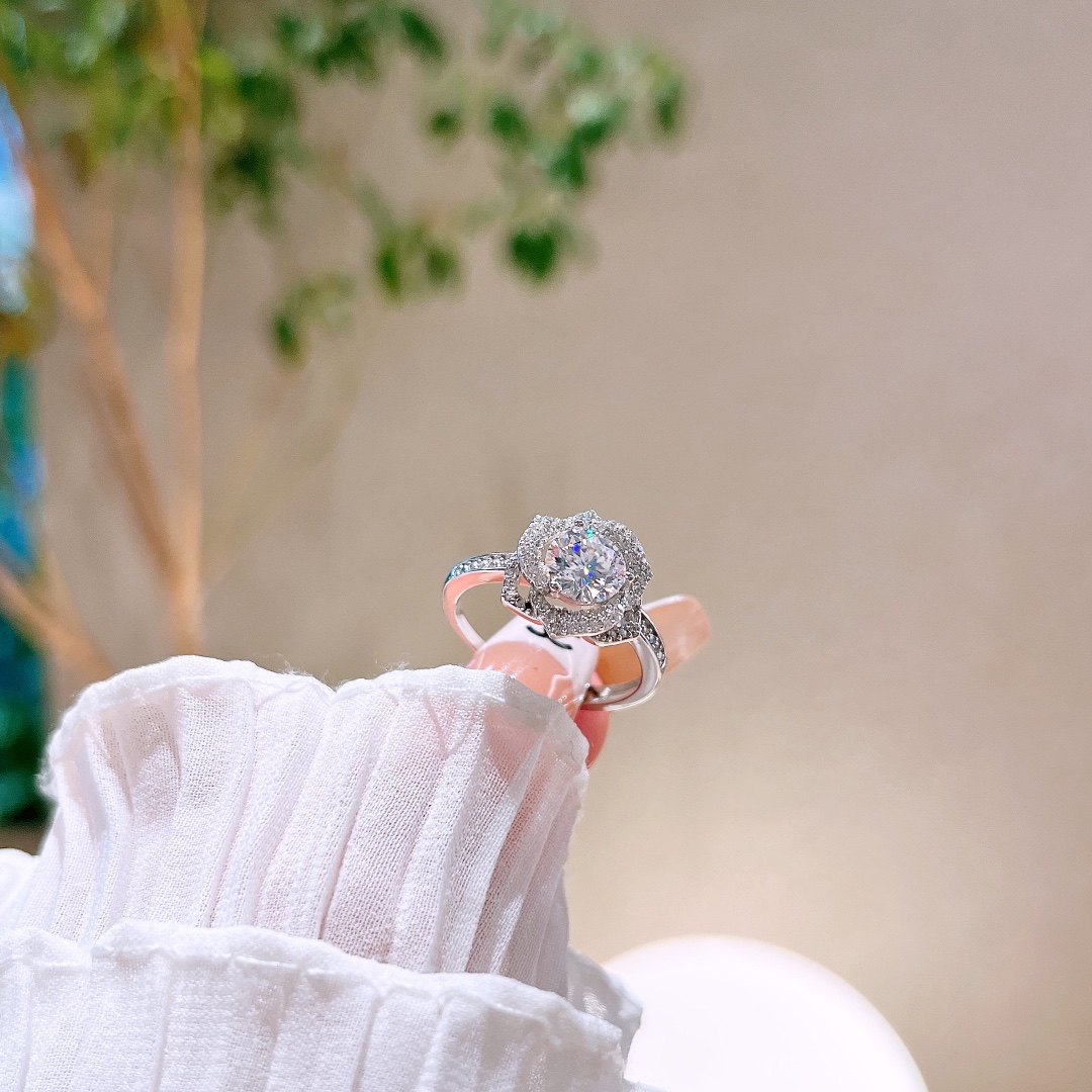 さわやか系純銀モアッサナイトリングシルバー 日常使い