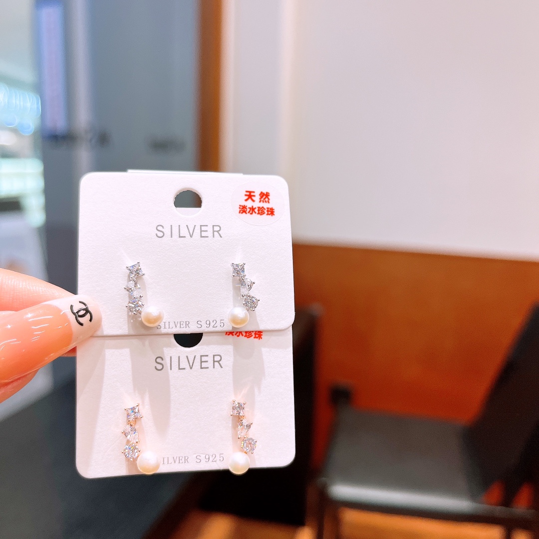 S925 Sterling Silver Freshwater Pearl Studs Elegant Everyday Wear Gold