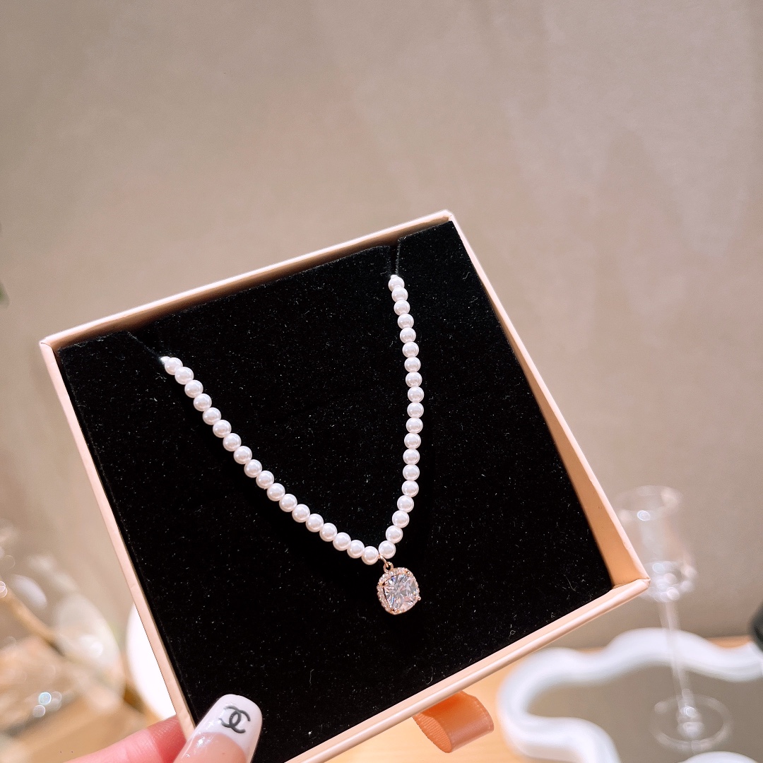 Hypoallergenic Silver Necklace Chic New Year Gold