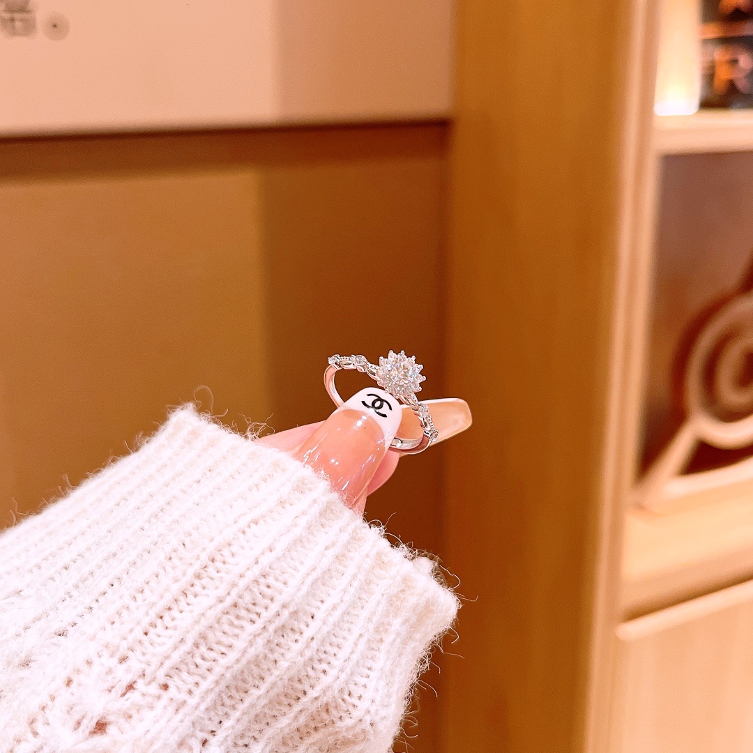 Fine Silver Moissanite Ring Romantic New Year Gold