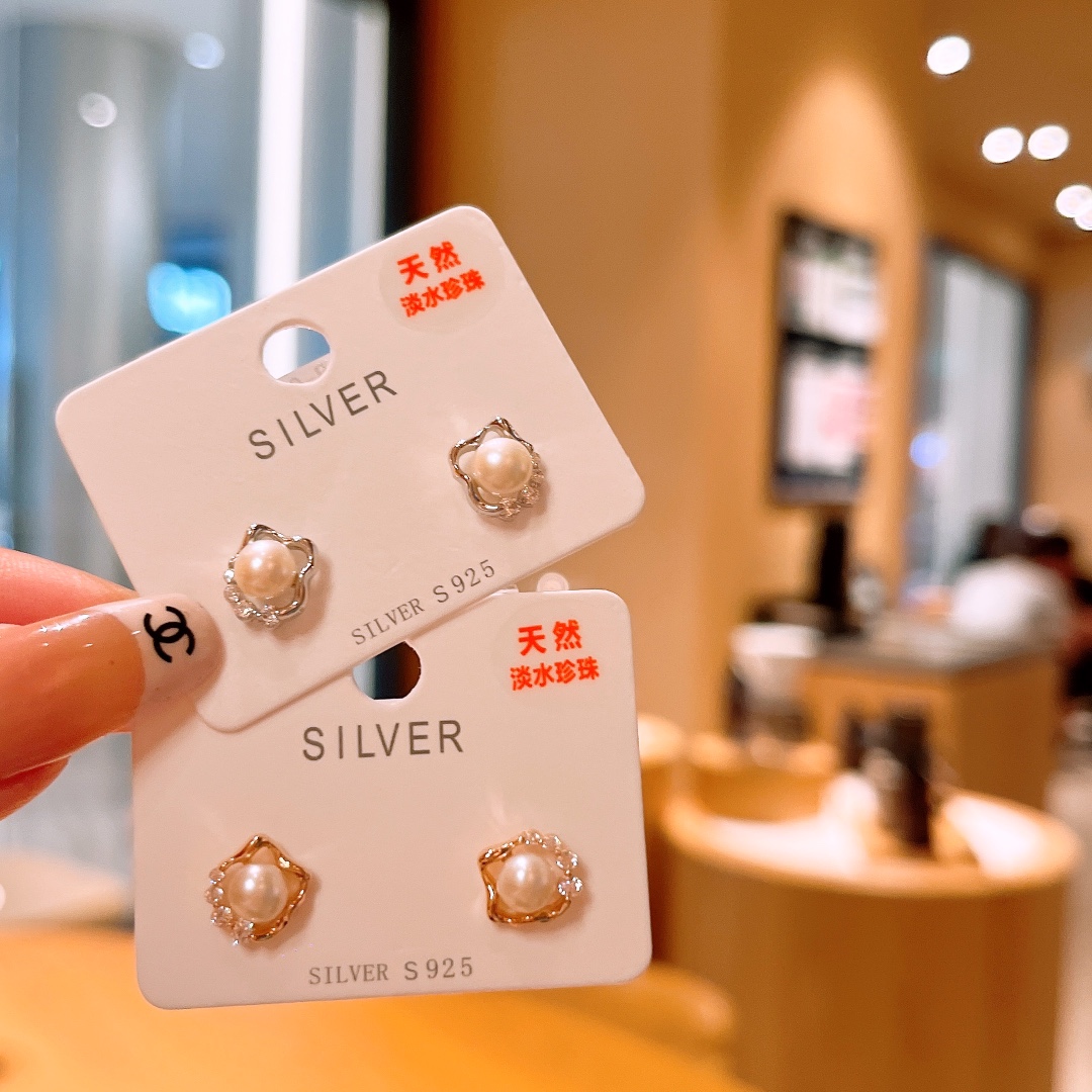 S925 Sterling Silver Freshwater Pearl Studs Intellectual Gift for Her