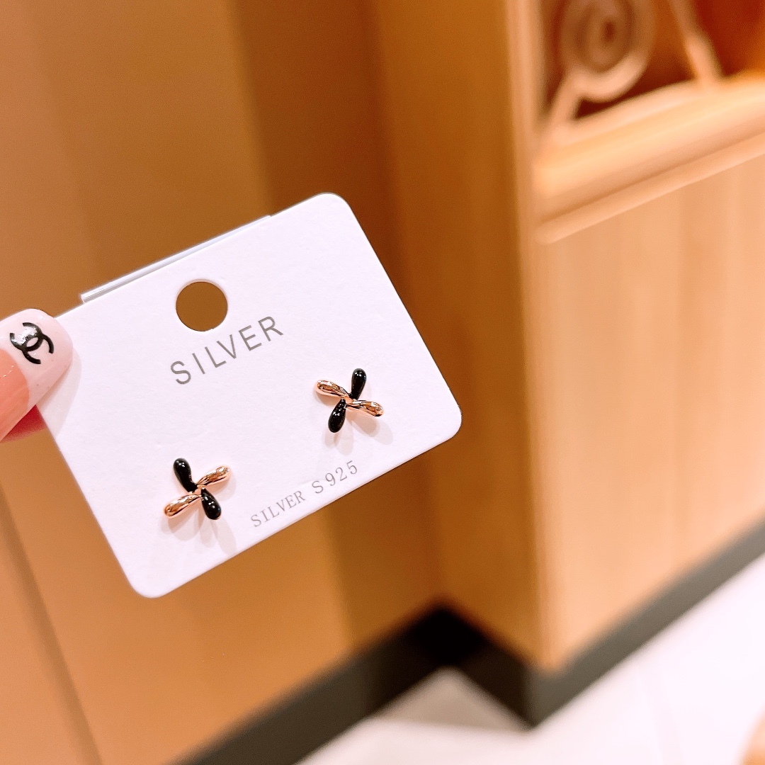 さわやか系純銀イヤリングゴールド 通勤