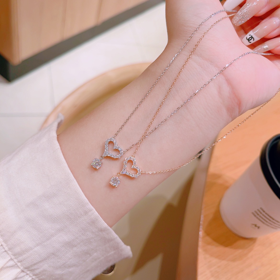 可愛い高品質シルバーモアッサナイトネックレスゴールド 告白