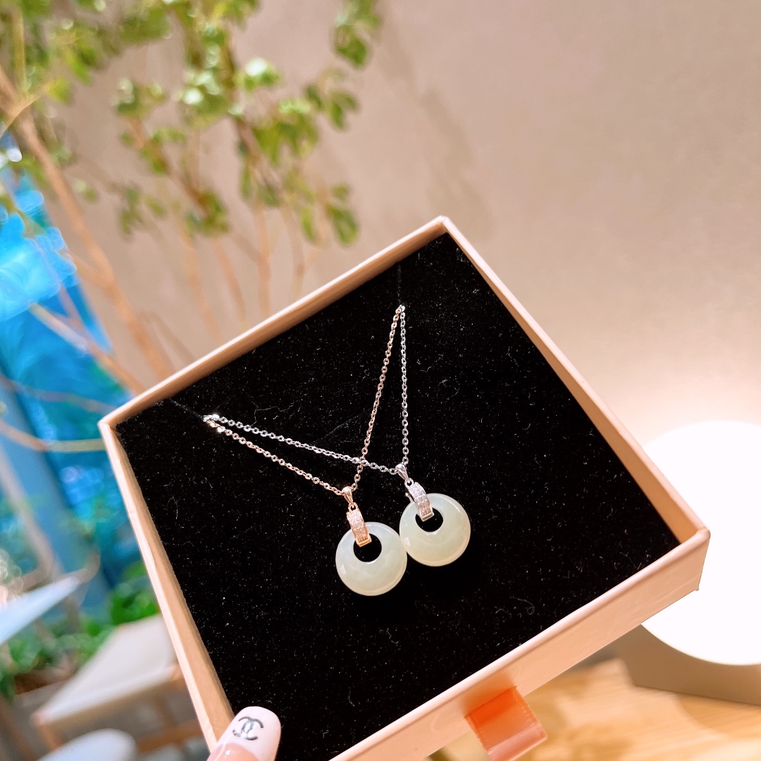 Low Allergy Silver Hetian Jade Necklace Light Luxury Workplace Gold