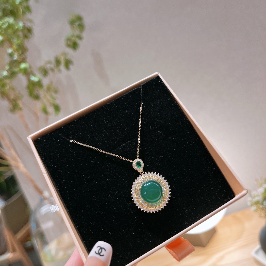 Solid Silver Green Chalcedony Necklace Lively Father's Day Silver