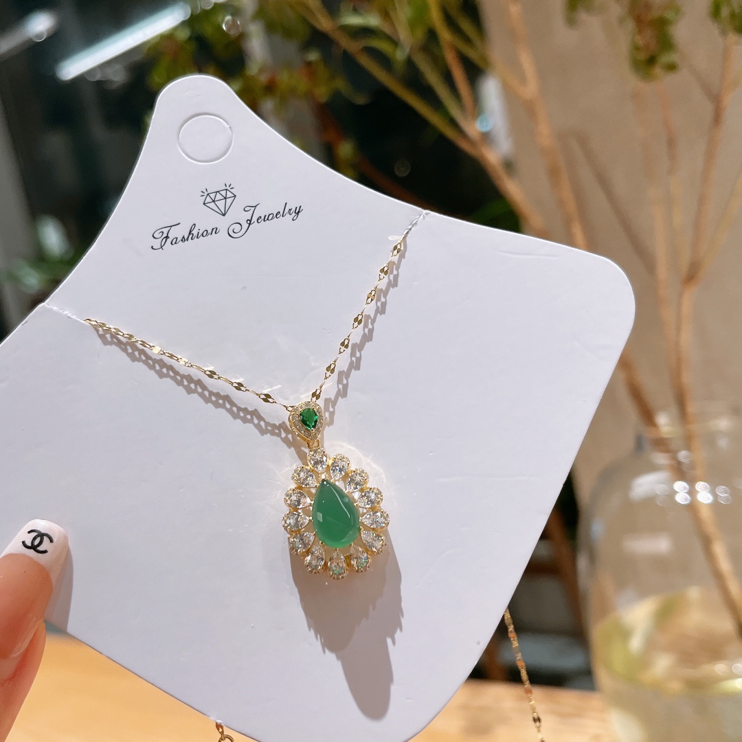 Low Allergy Silver Green Chalcedony Necklace Romantic Spring Festival