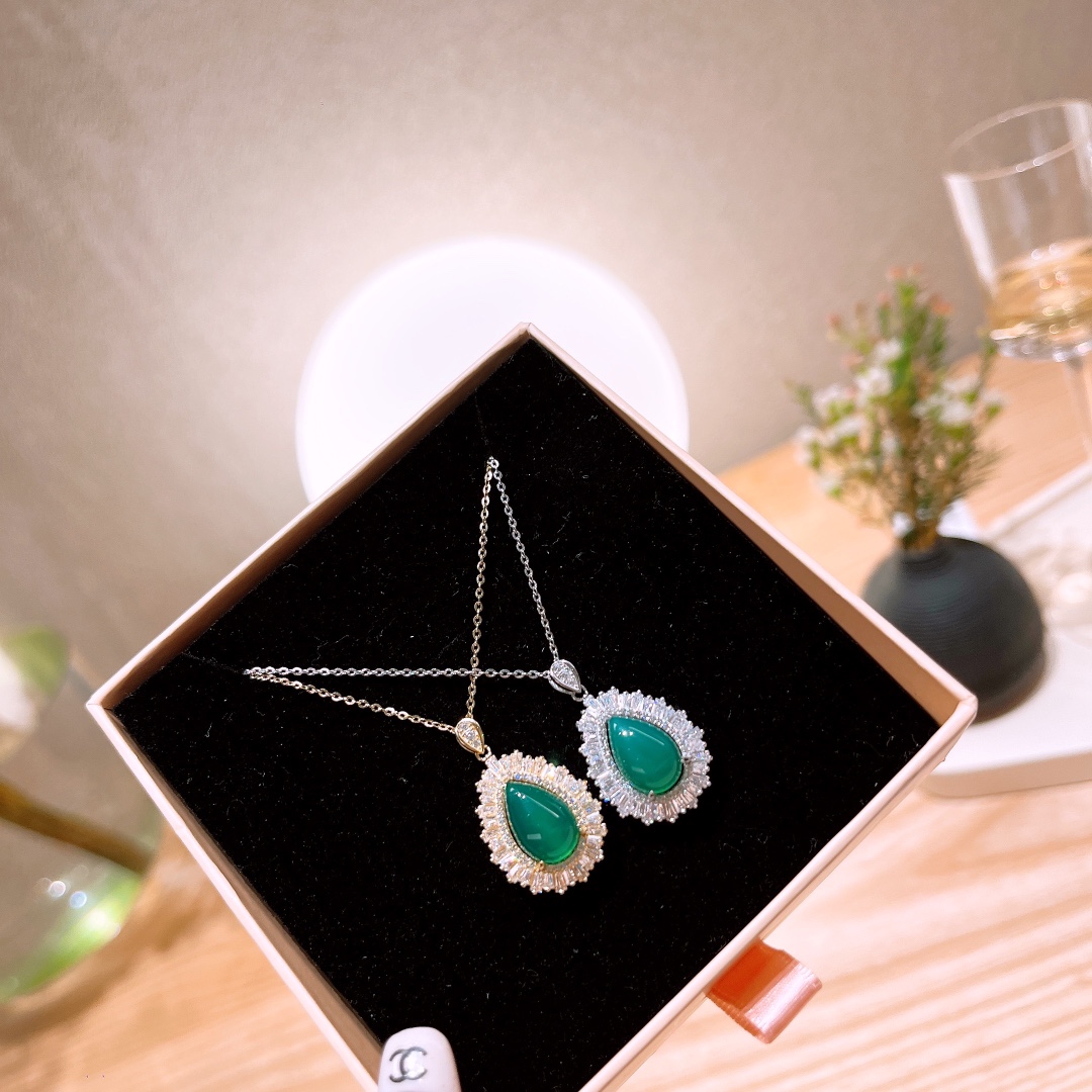 Solid Silver Green Chalcedony Necklace Sweet & Cool Mother's Birthday