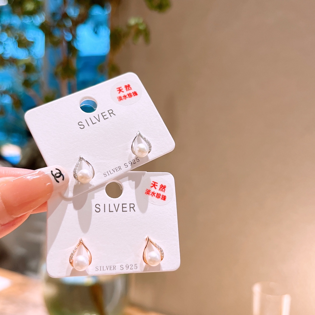 Solid Silver Freshwater Pearl Studs Elegant Everyday Wear Gold