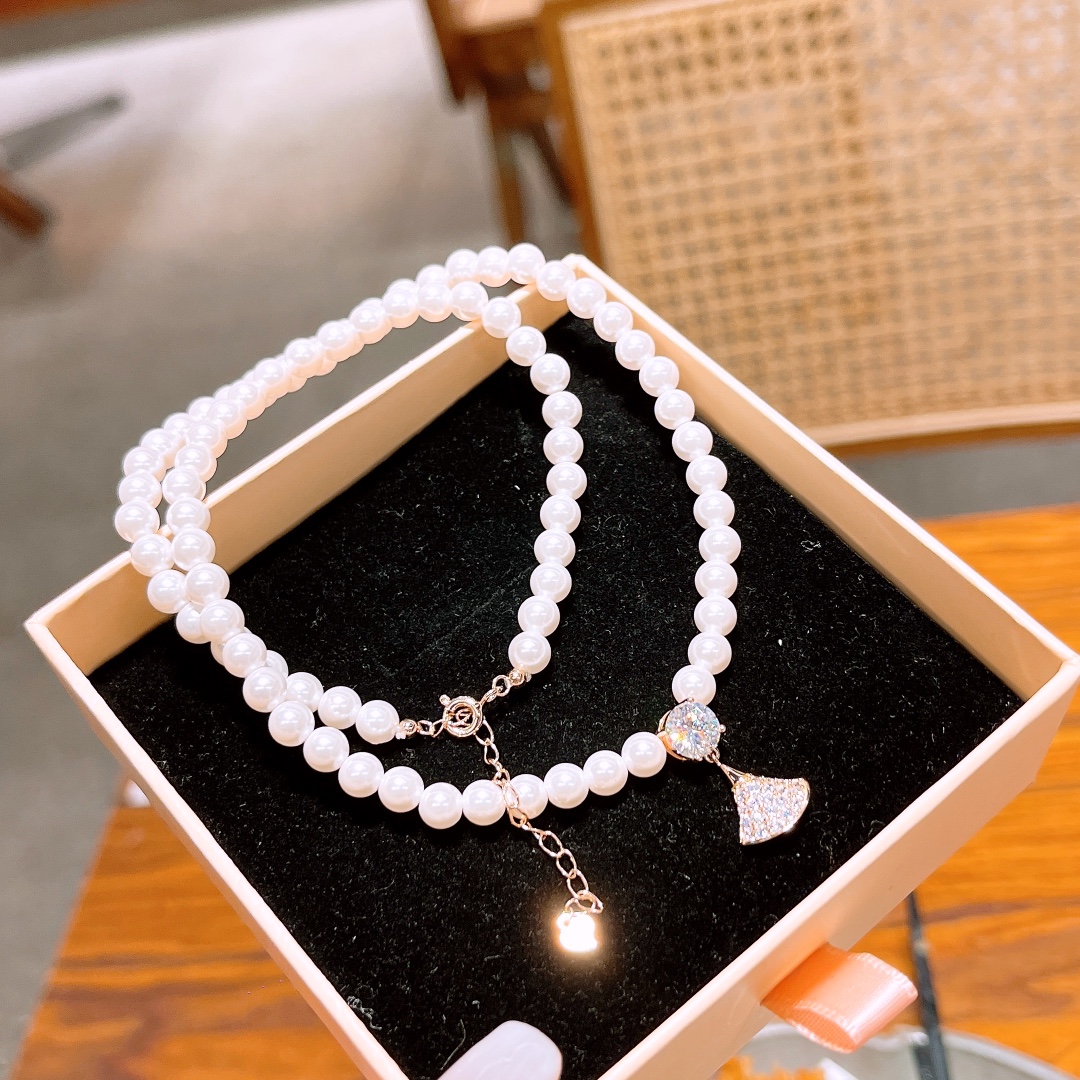 Hypoallergenic Silver Moissanite Necklace Artistic Date Night Silver