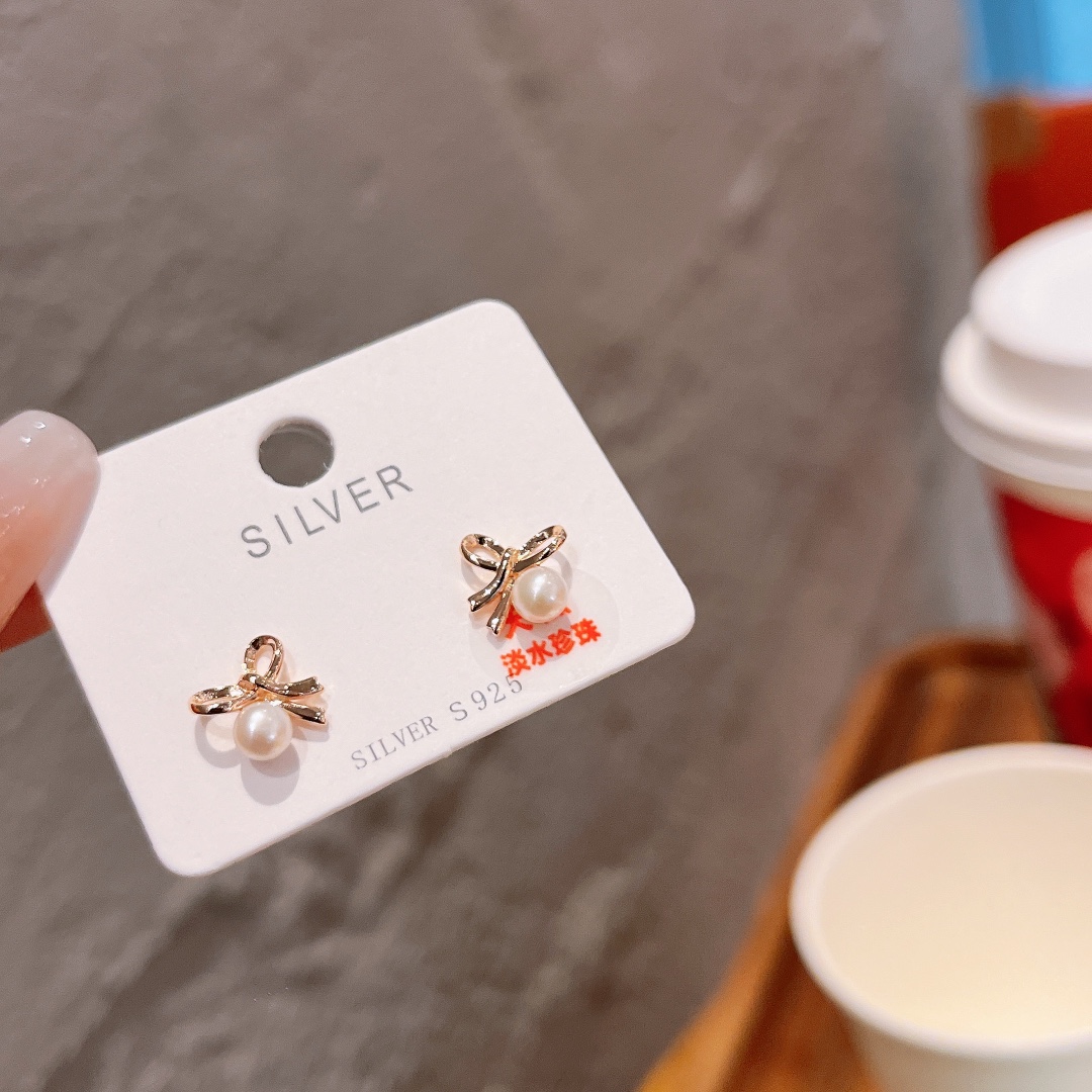 S925 Sterling Silver Freshwater Pearl Studs Lively Wedding Favor