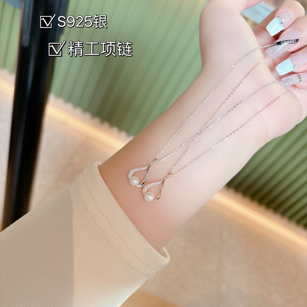 Fine Silver Necklace Gentle New Year Gold