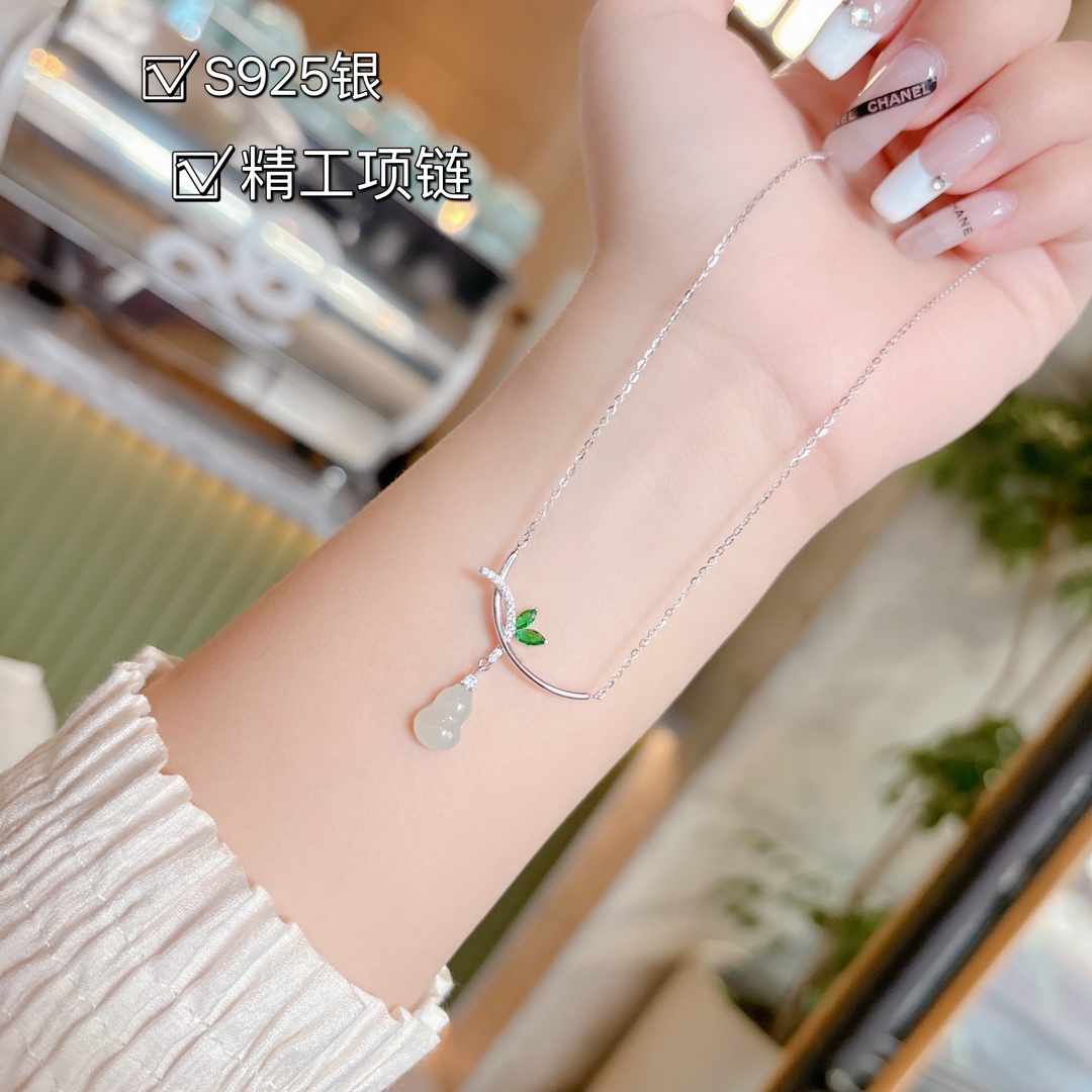 Fine Silver Hetian Jade Necklace Soft Wedding Favor Gold