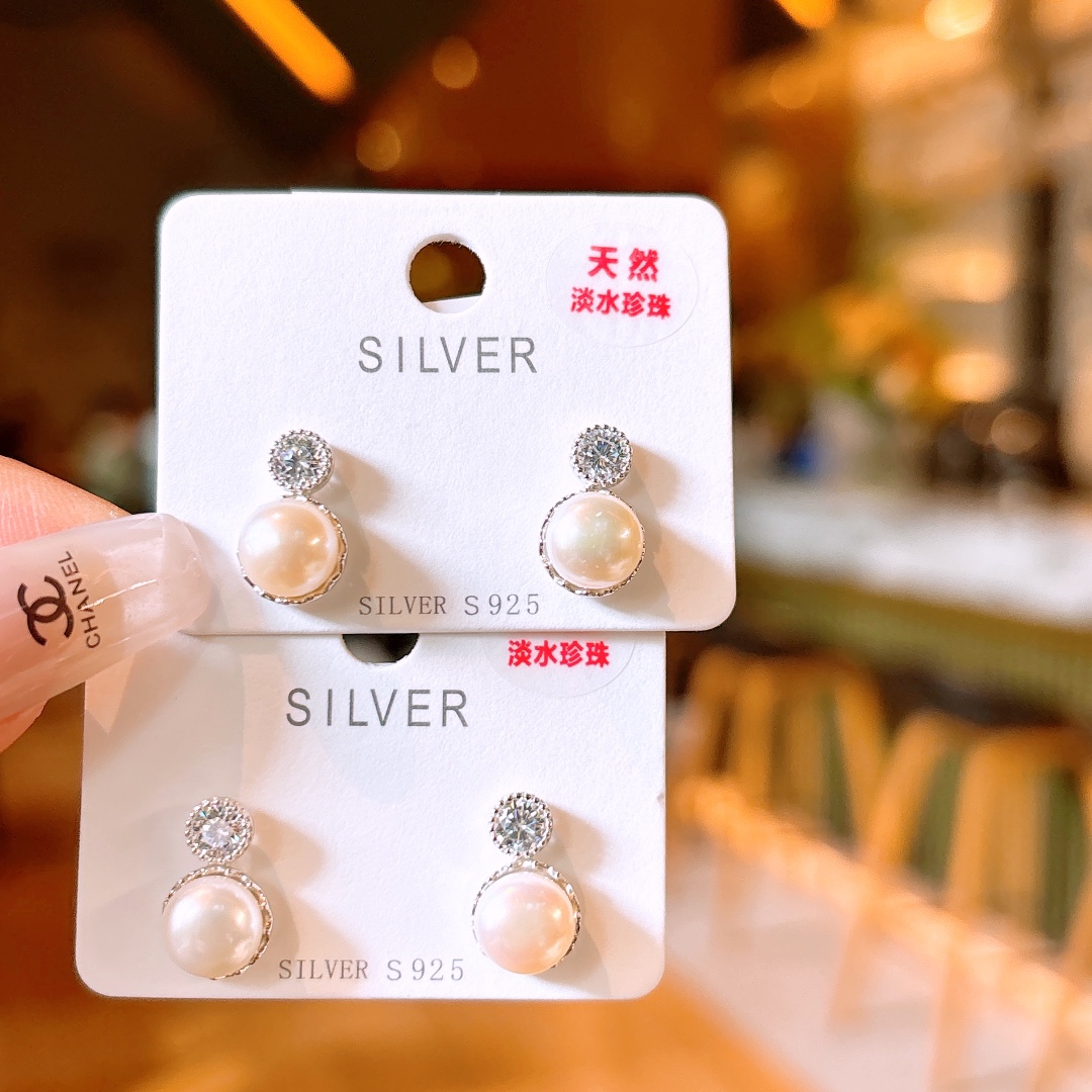 S925 Sterling Silver Freshwater Pearl Studs Playful Engagement Gold