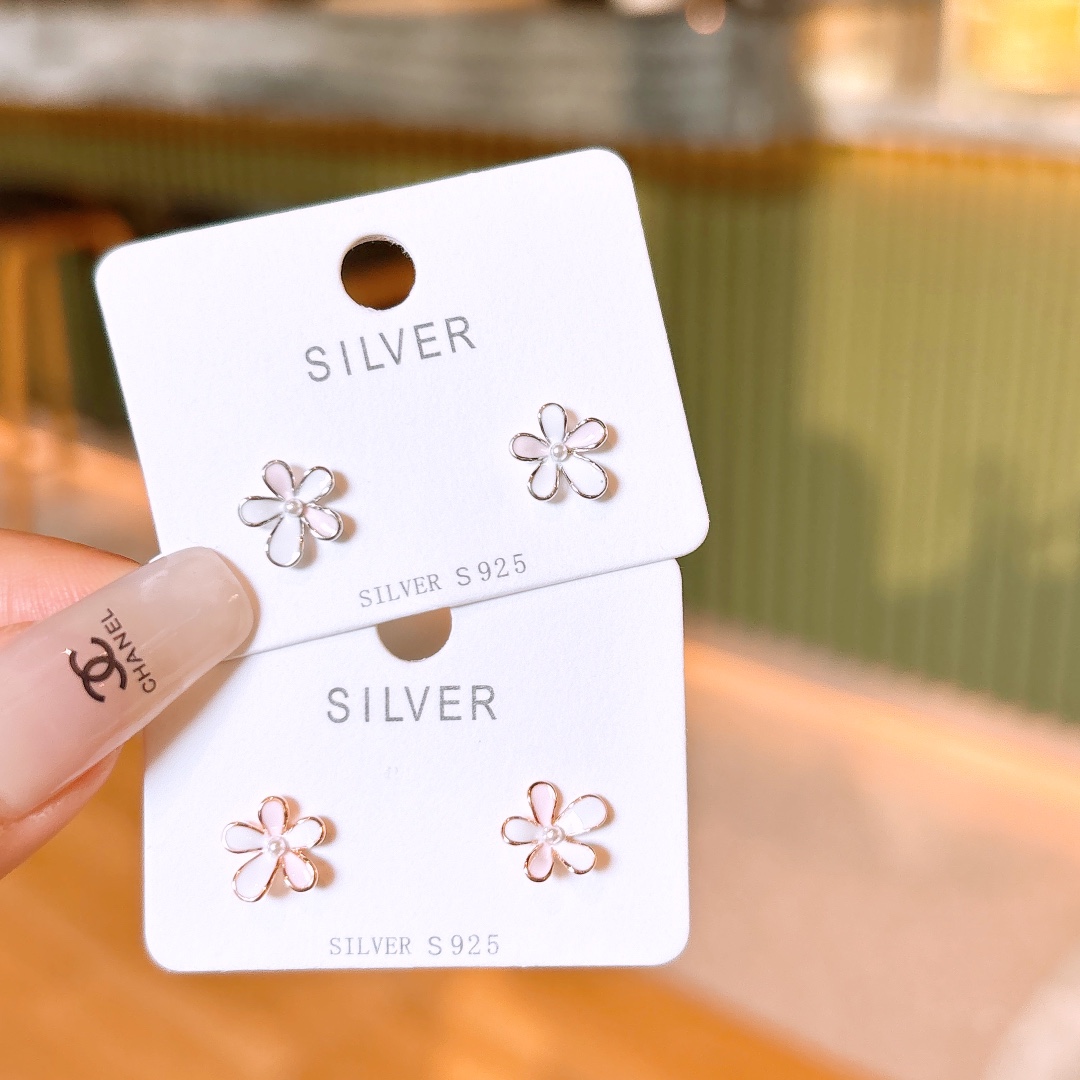 Low Allergy Silver Earrings Light Luxury Mother's Birthday Gold