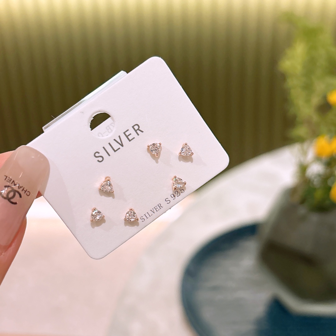 Hypoallergenic Silver Earrings Delicate Confession Silver