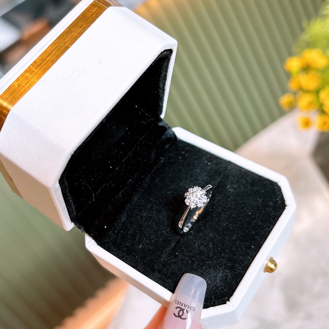 Solid Silver Moissanite Ring Elegant Spring Festival Silver