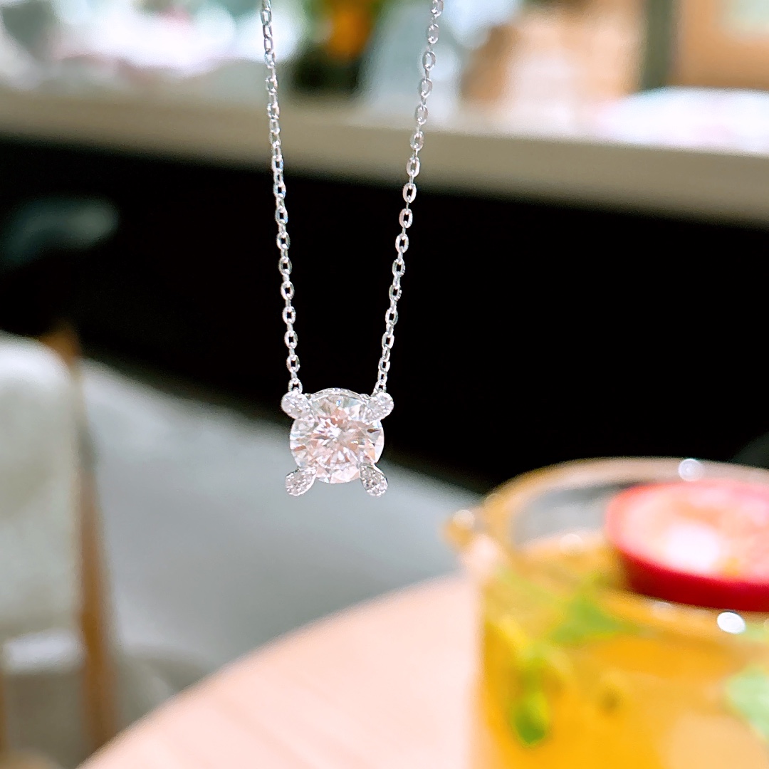 Low Allergy Silver Moissanite Necklace Sweet Banquet Silver