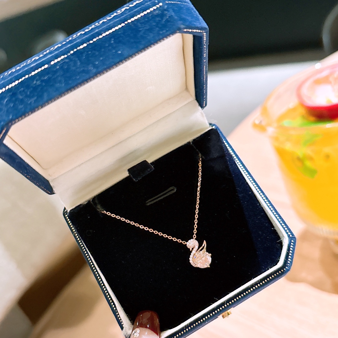 Solid Silver Moissanite Necklace Chic New Year Gold