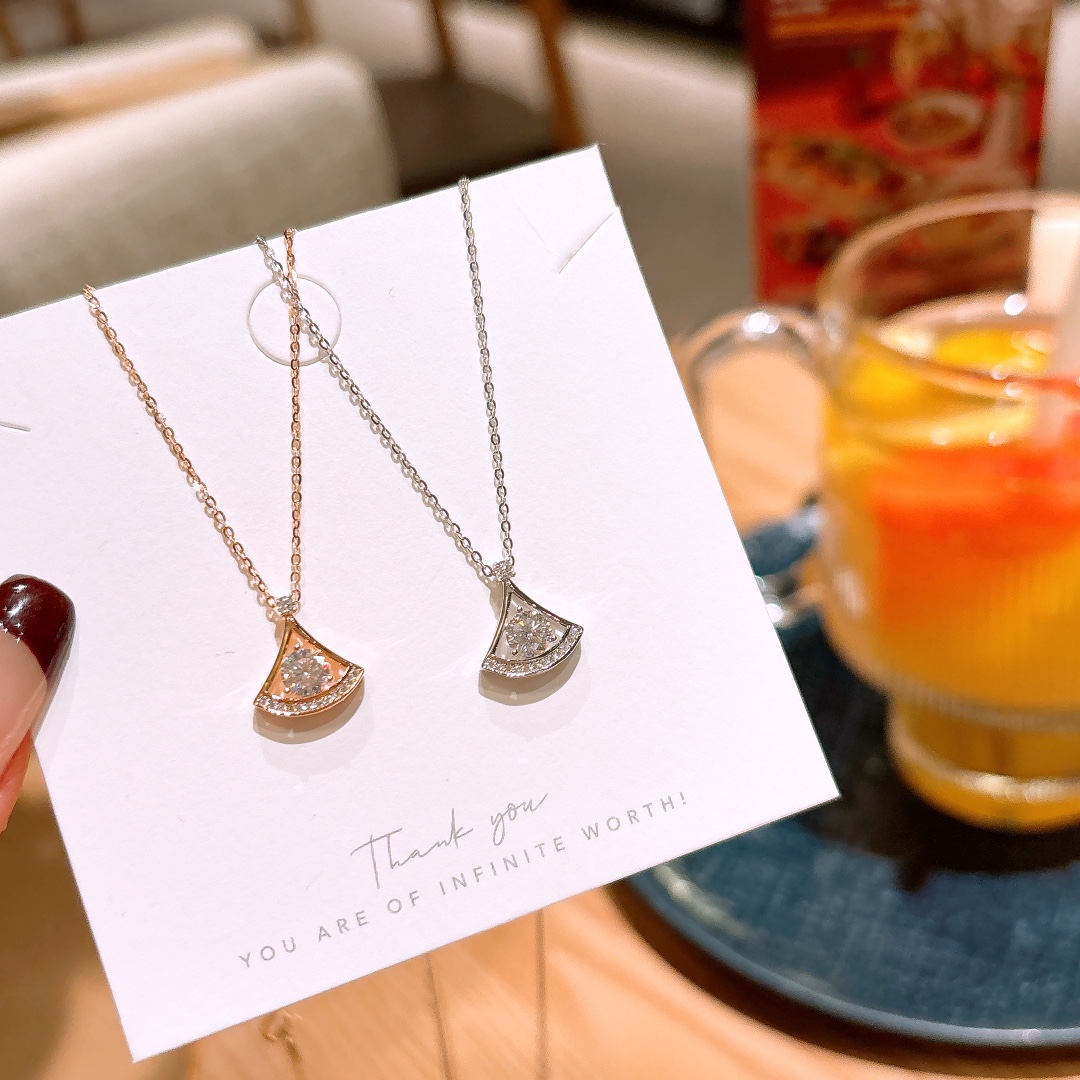 清純アレルギー対応シルバーモアッサナイトネックレスシルバー 親友へのプレゼント