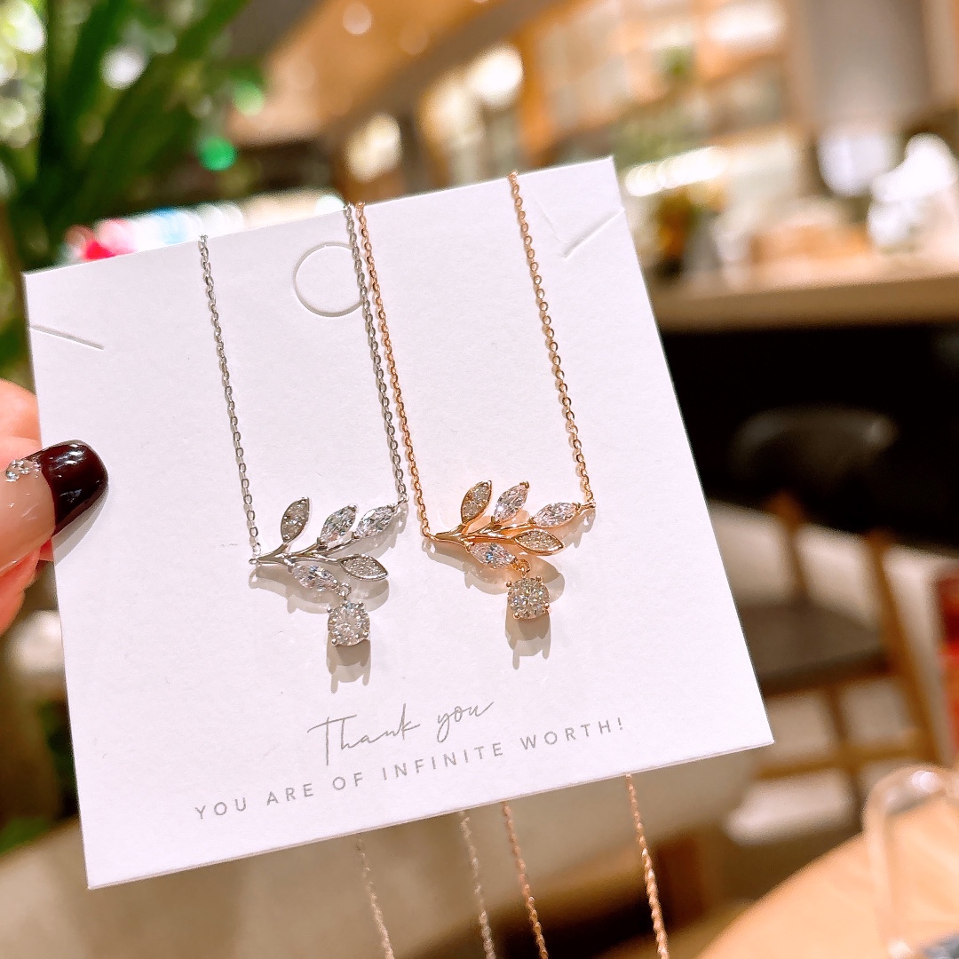 柔らかニッケル無添加銀モアッサナイトネックレスゴールド 婚姻届提出