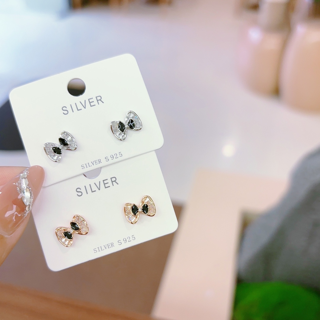 Hypoallergenic Silver Earrings Artistic Date Night Silver