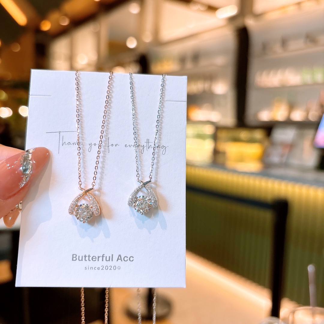 甘辛ファインシルバーモアッサナイトネックレスゴールド 婚姻届提出