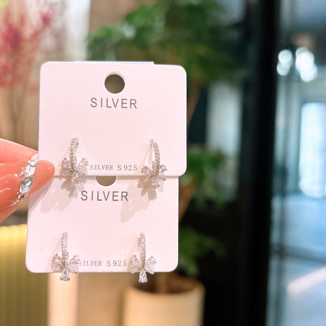 可愛いファインシルバーイヤリングゴールド 記念日