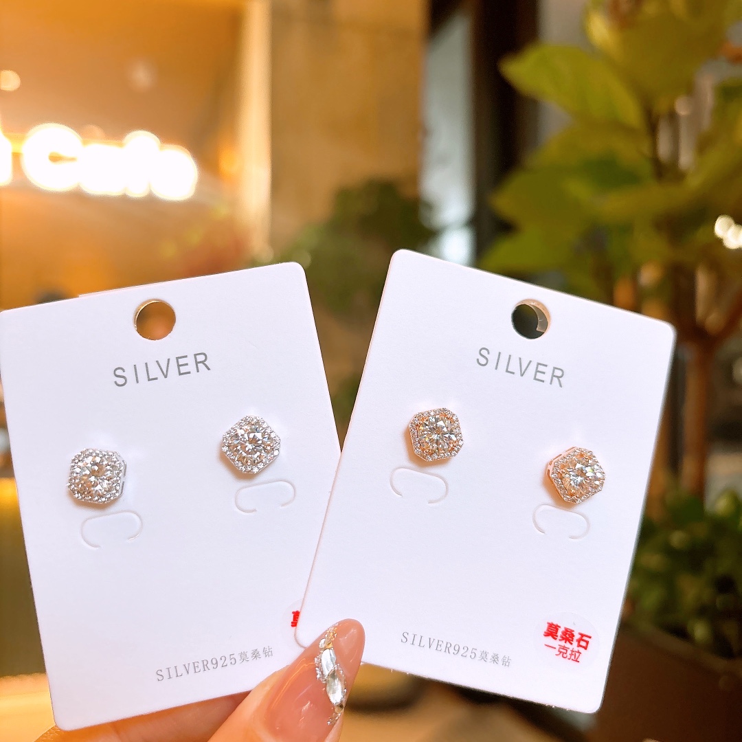 Low Allergy Silver Moissanite Studs Sweet & Cool Graduation Gold