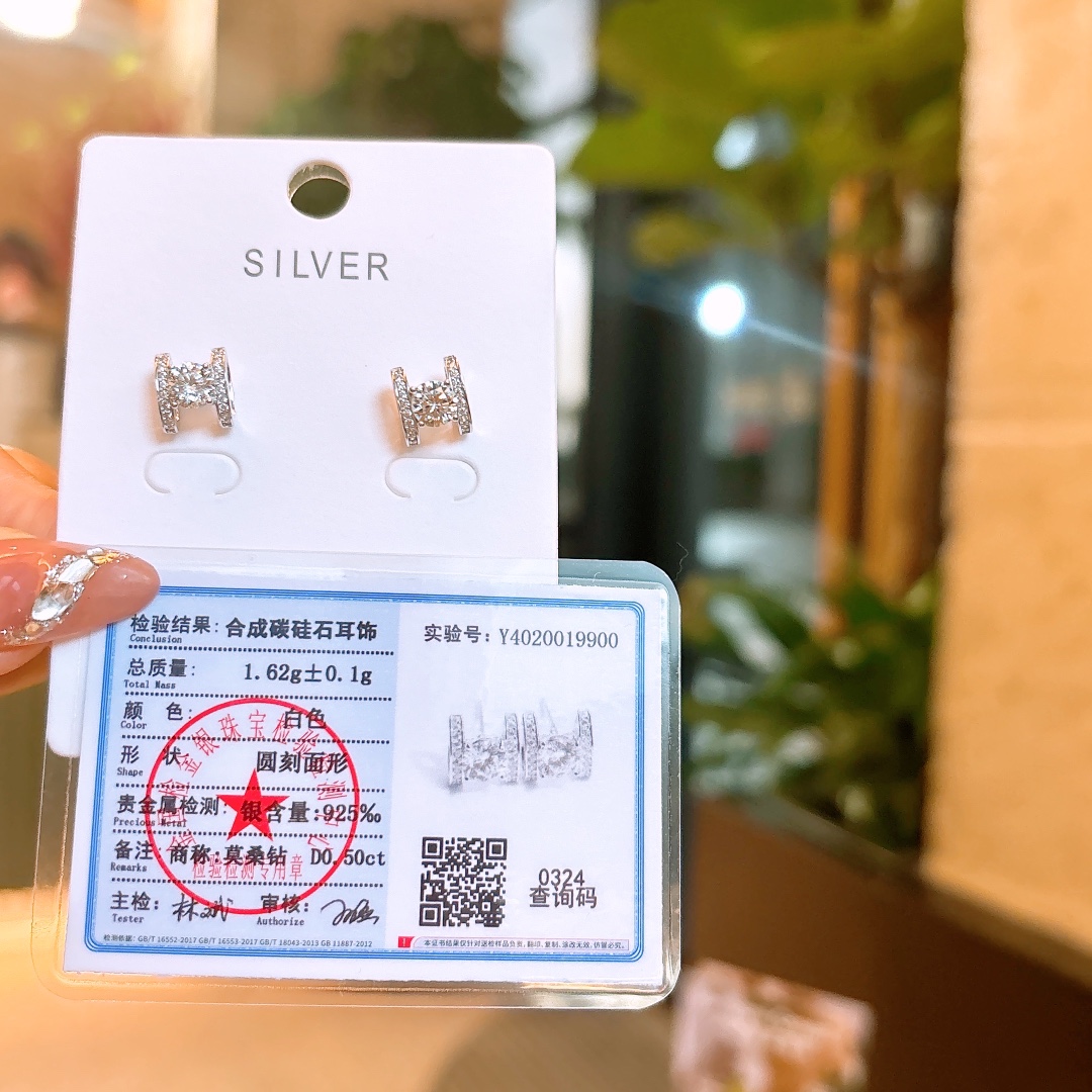 Fine Silver Moissanite Studs Fresh Workplace Gold