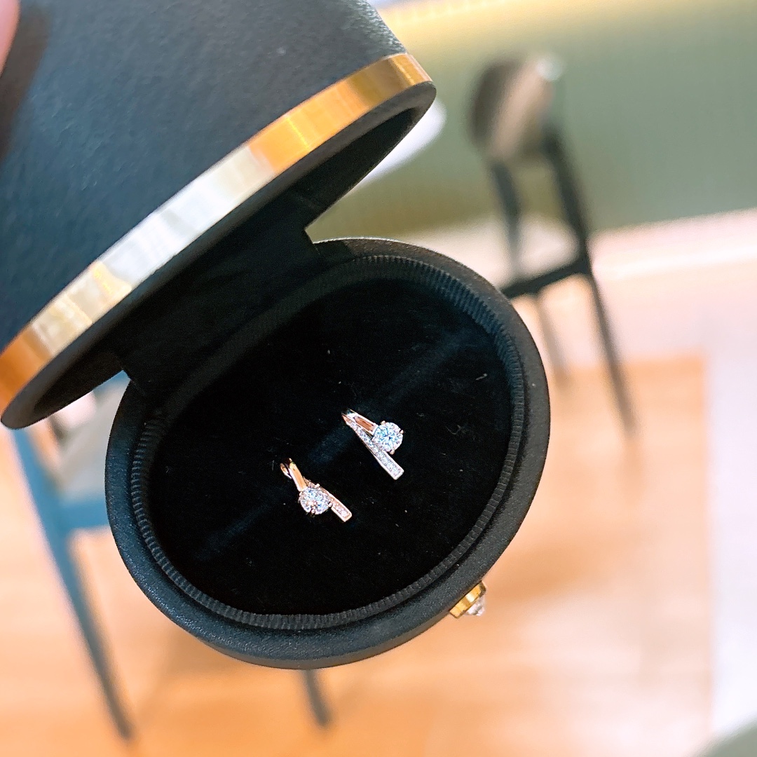 S925 Sterling Silver Moissanite Studs Pure Teacher's Day Silver