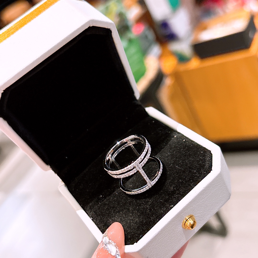 Low Allergy Silver Ring Fresh Banquet Silver