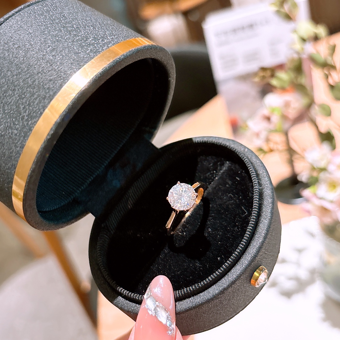 Hypoallergenic Silver Moissanite Ring Sweet Party Gold