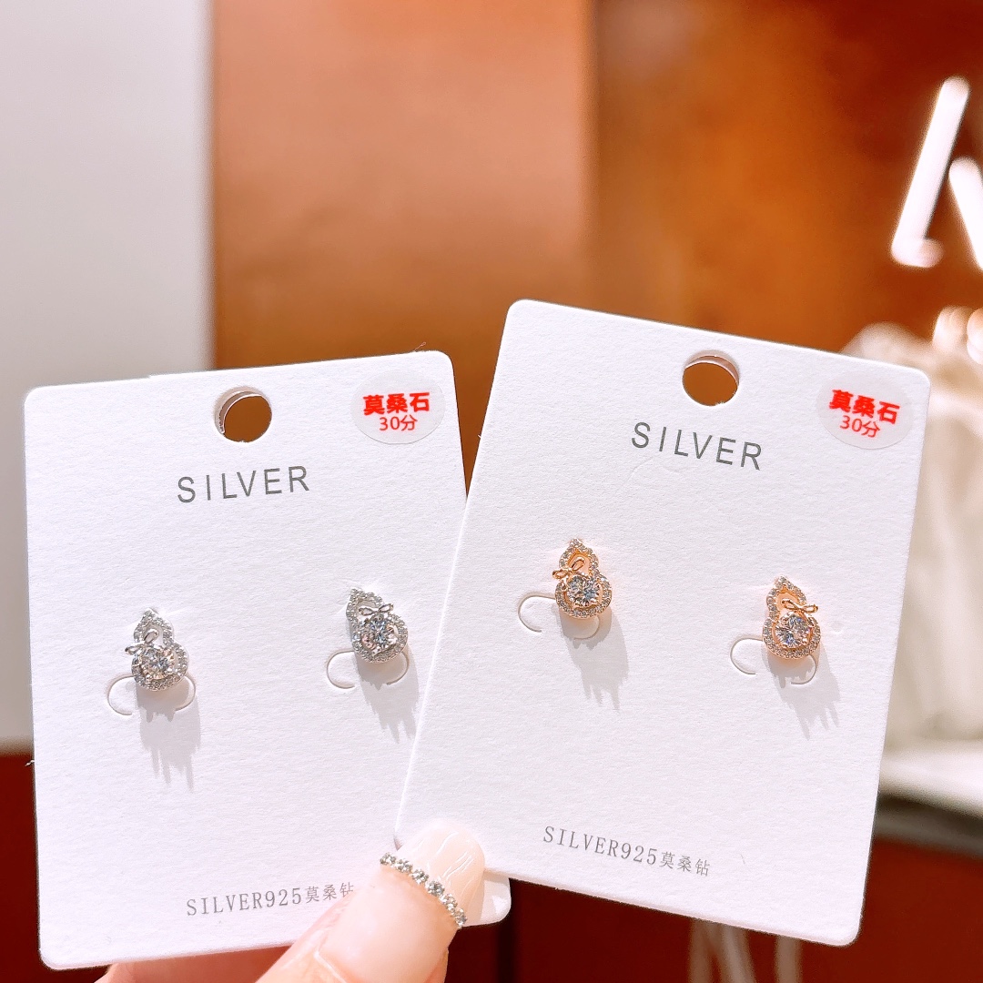 Nickel Free Silver Moissanite Studs Artistic Graduation Silver