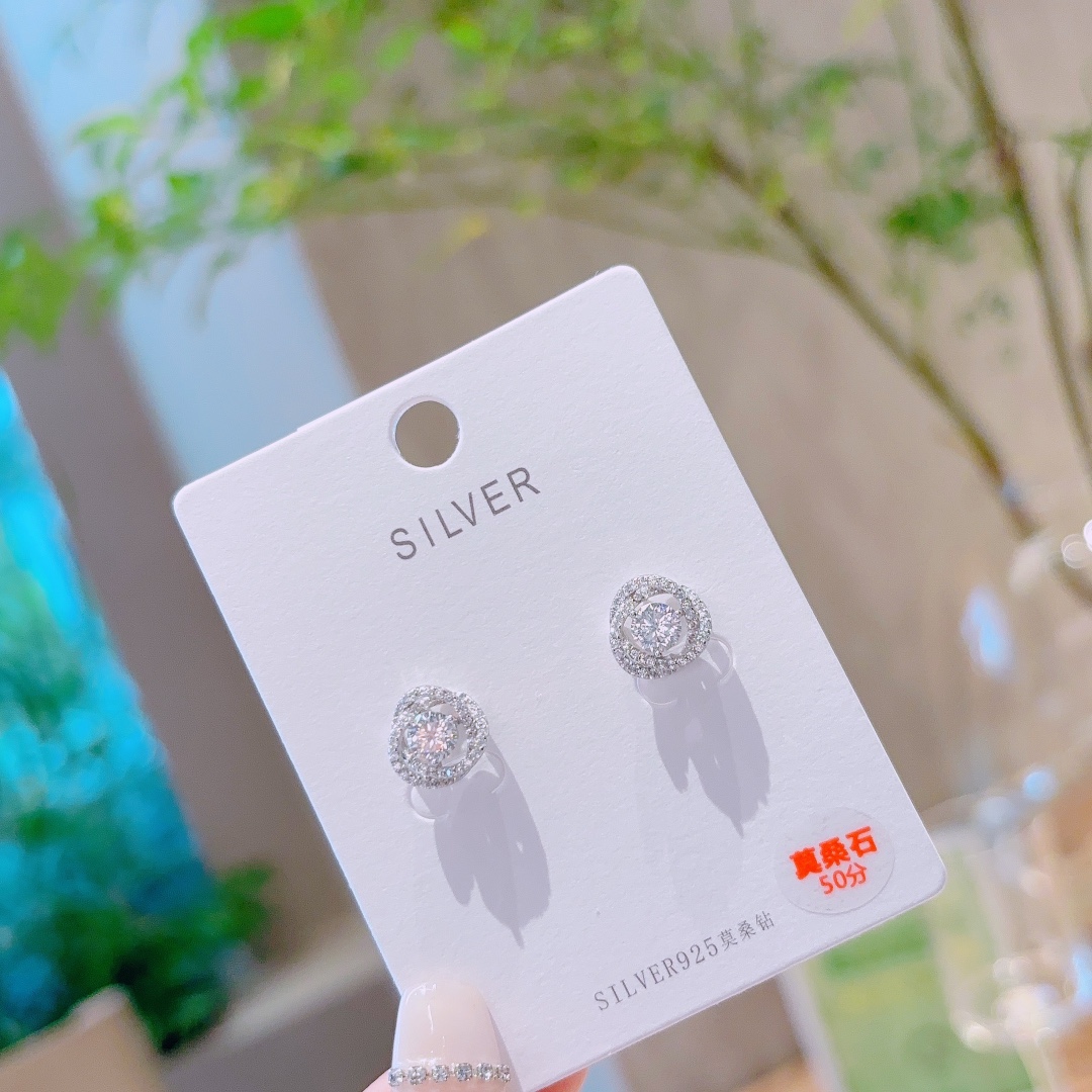 Low Allergy Silver Moissanite Studs Sweet Party Silver