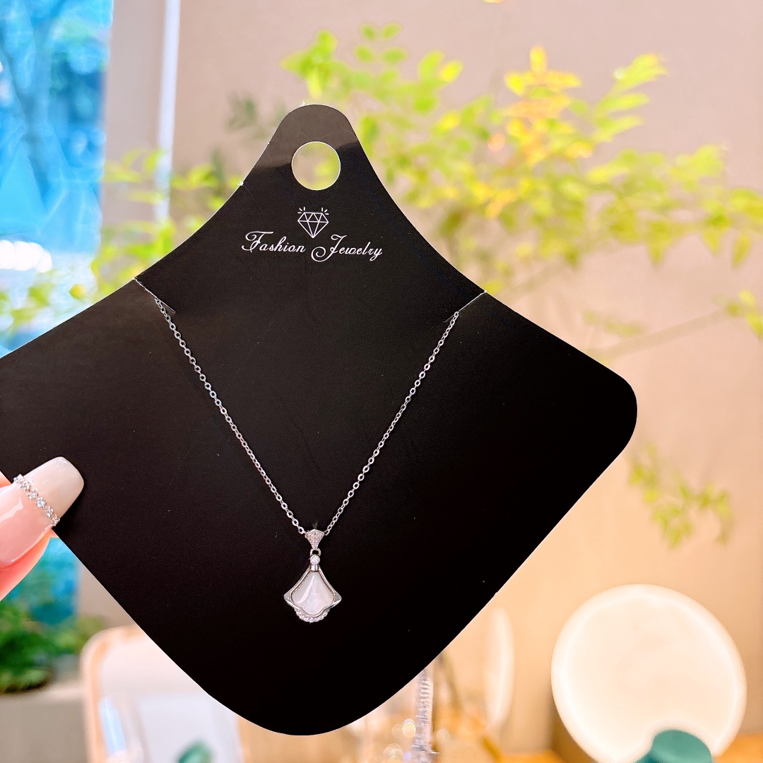 さわやか系ニッケル無添加銀ネックレスゴールド 記念日